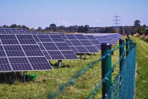 Solarstrom einspeisen 2022: alle Informationen zur Einspeisevergütung für Photovoltaik und dem Eigenverbrauch als Alternative