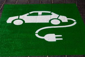Welchen Beitrag zum Klimaschutz leistet ein Elektroauto, das mit Solarstrom betrieben wird?