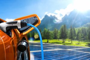 Elektroauto mit eigener Solaranlage laden: Wie viel Kosten spare ich?