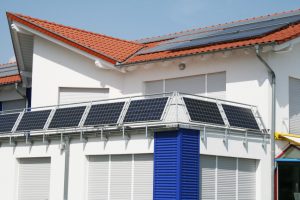 Solaranlage auf dem Balkon: Auch ohne Garten und Hausdach Solarstrom gewinnen