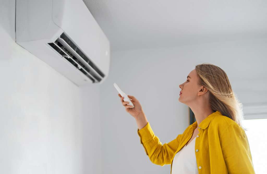 Ferngesteuerte Klimaanlage (Bildquelle: M-Production - stock.adobe.com)