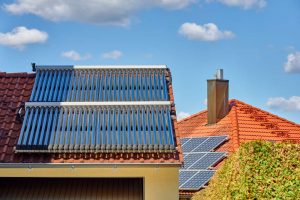 Solarthermieanlage auf einem Hausdach