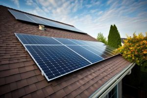 Photovoltaik Paneele auf einem Hausdach