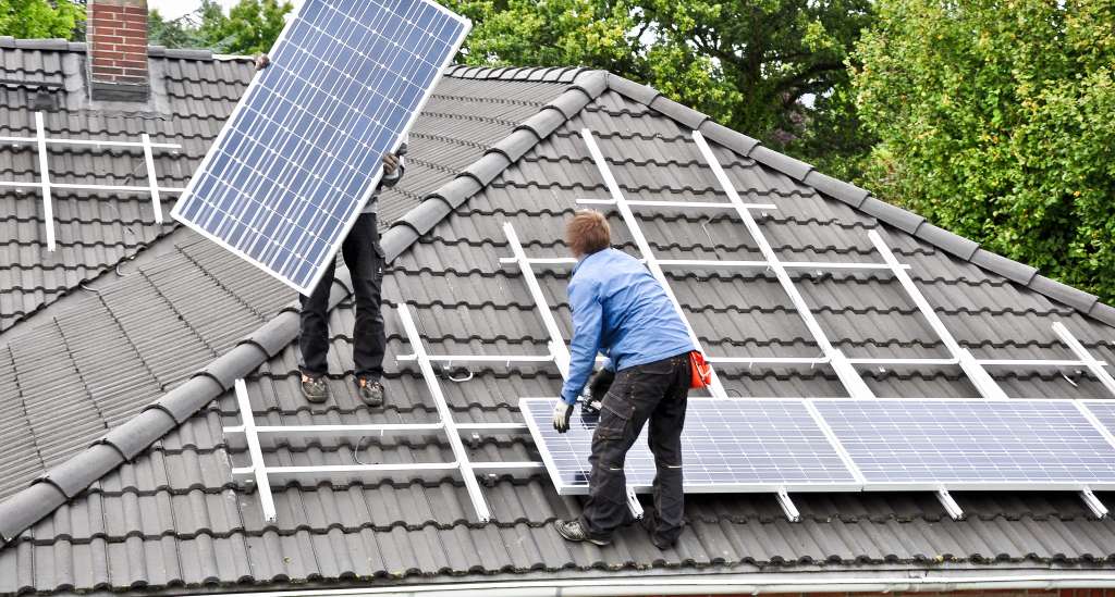 Es ist empfehlenswert die Solaranlage von einem Fachmann installieren zu lassen