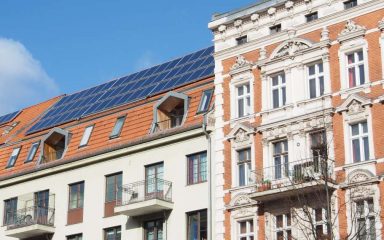 Photovoltaikanlage auf einem Mehrfamilienhaus